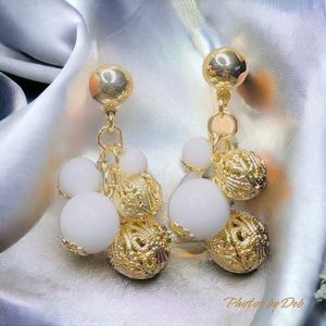 🔥2/$15🔥 Vintage fashion Dangle filigree and white ball pierced earrings